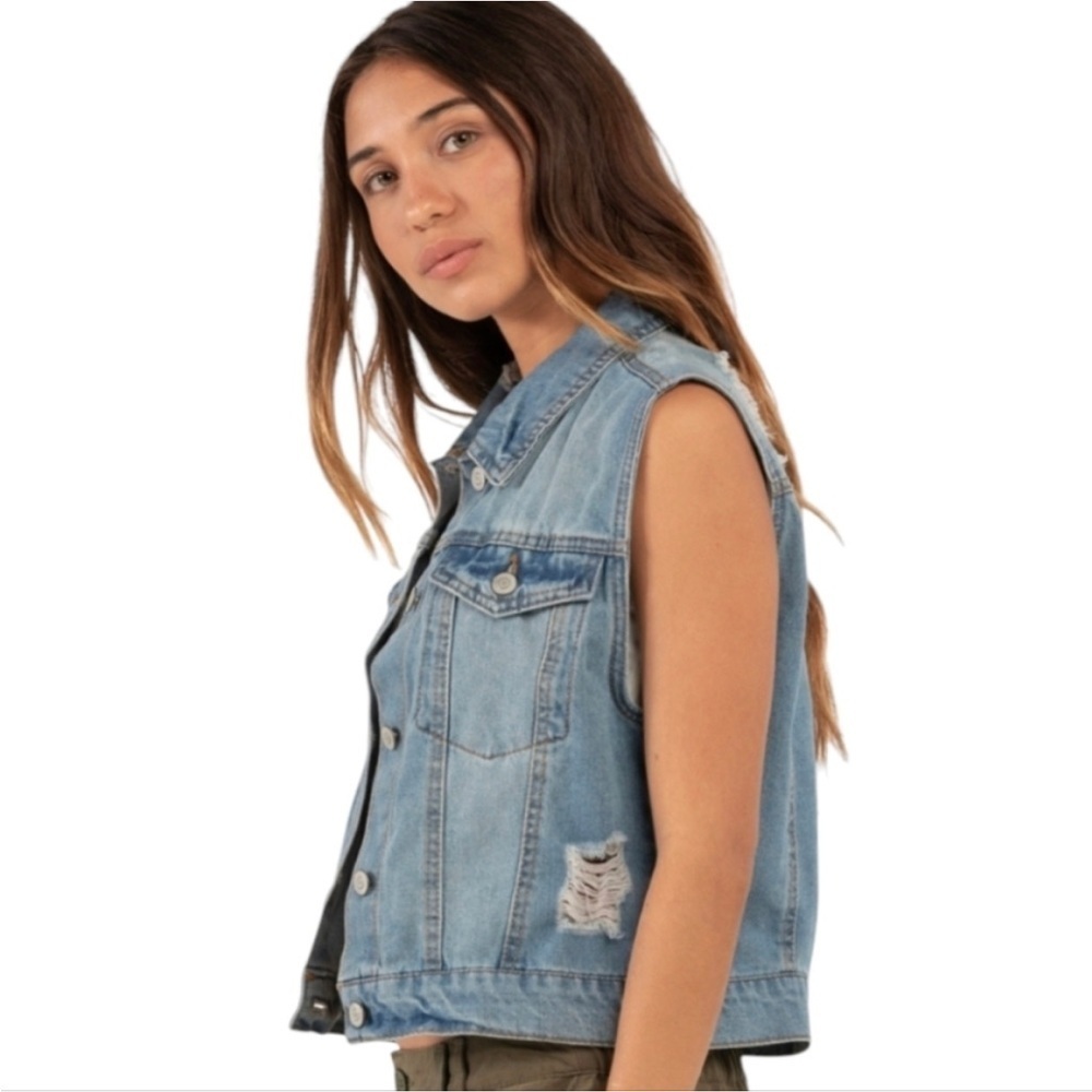 🔆 Ci Sono Medium Wash Distressed Crop Denim Vest, Large NWT - Picture 2 of 2